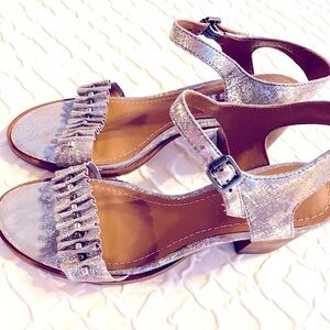 NWT Trask Silver Metallic Leather Sandals Size 6